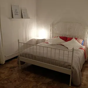 Spaziosa Matrimoniale Nel Centro Di , Modena Italia